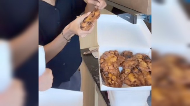 Pisang goreng Pinkan Mambo. [TikTok]